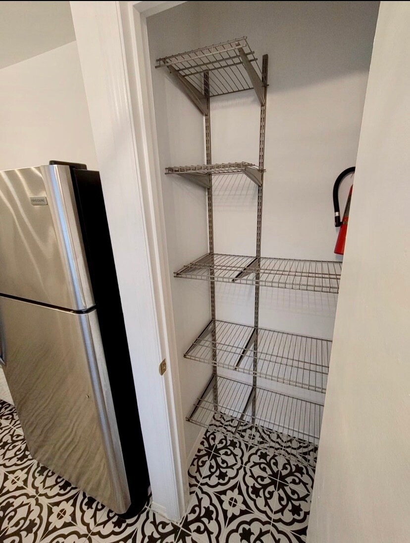 Kitchen pantry - 4124 Pershing Pointe Pl