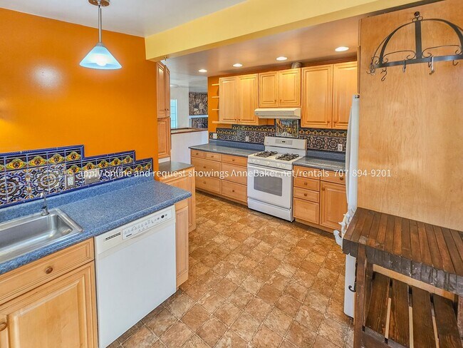 Building Photo - Exquisite Home among the Oak Trees