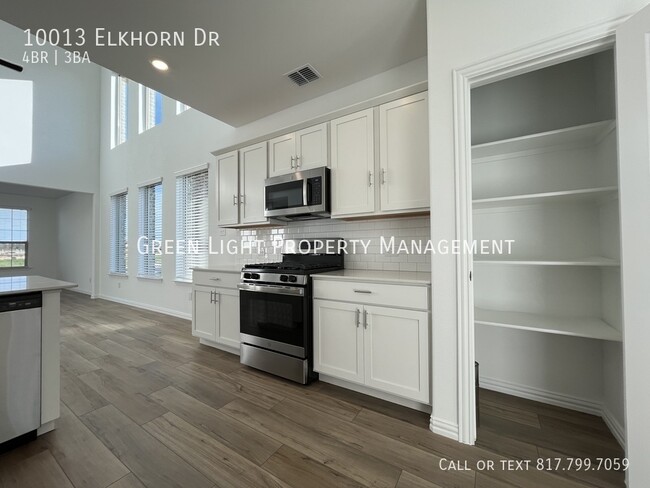 Building Photo - 10013 Elkhorn Dr