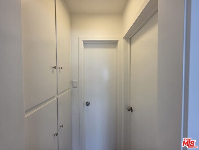 Building Photo - 2009 Carnegie Ln