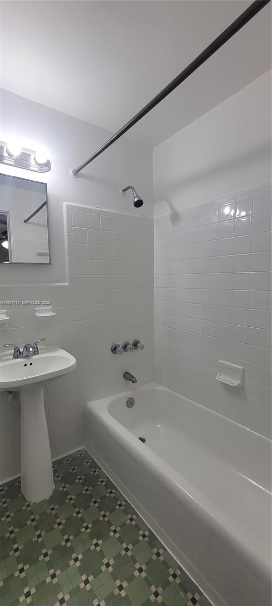 Building Photo - 2615 SW 22nd Ave