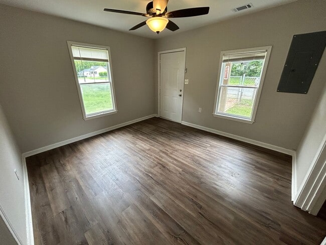 Building Photo - Updated 3/1 House in South Rome- $1,095