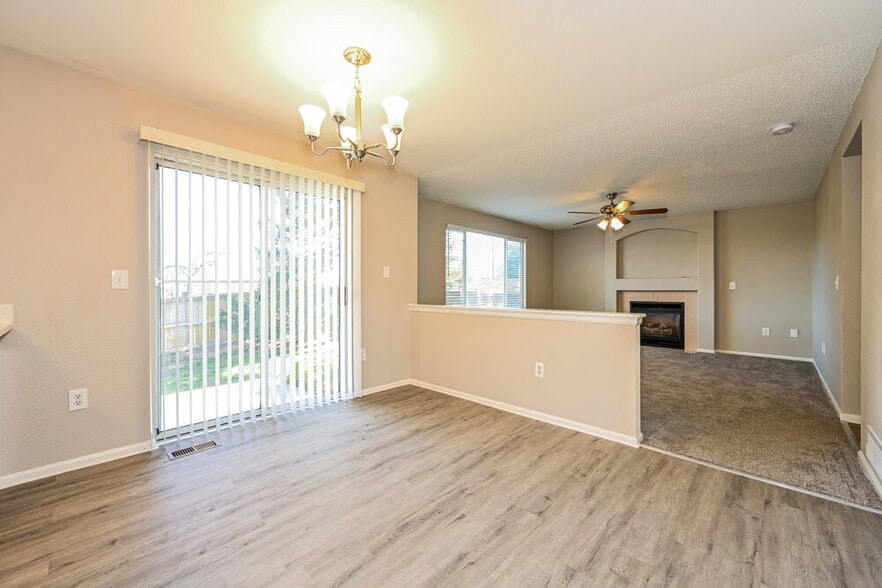 Building Photo - 9616 S Castle Ridge Cir