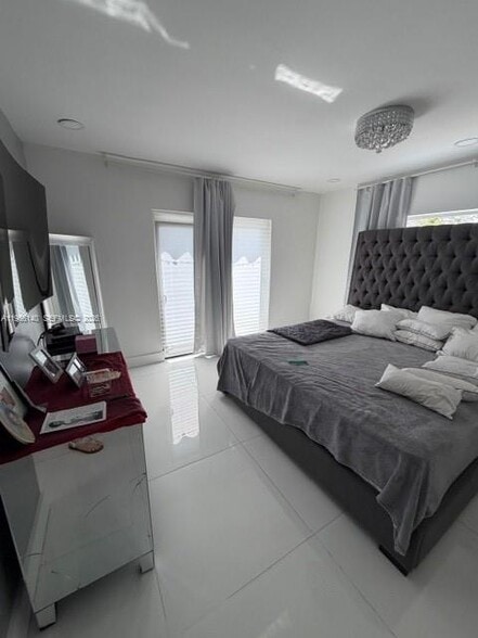 Building Photo - 311 SW 44th Ave