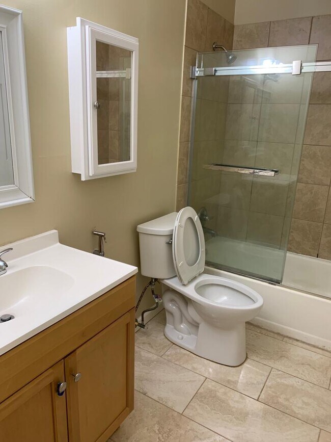 Building Photo - 5625 Saint Charles Dr