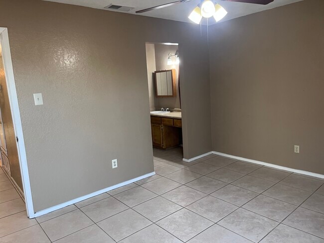 Building Photo - 312 Spring Branch Ln