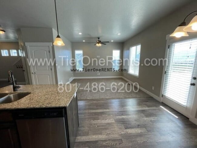Building Photo - No deposit option for qualified renters with Obligo!