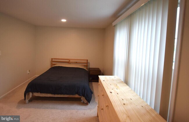 Building Photo - 6560 Lochleigh Ct