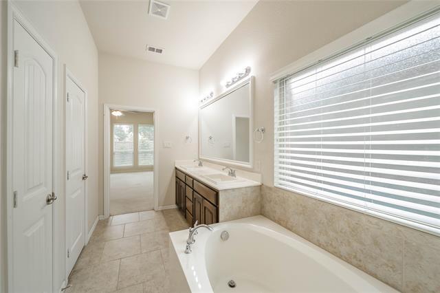 Building Photo - 2808 Frontier Dr