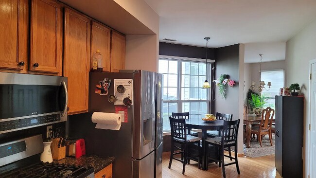 Building Photo - 19 Jason Ct