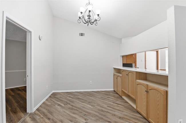 Building Photo - 6519 Bridgegate Dr