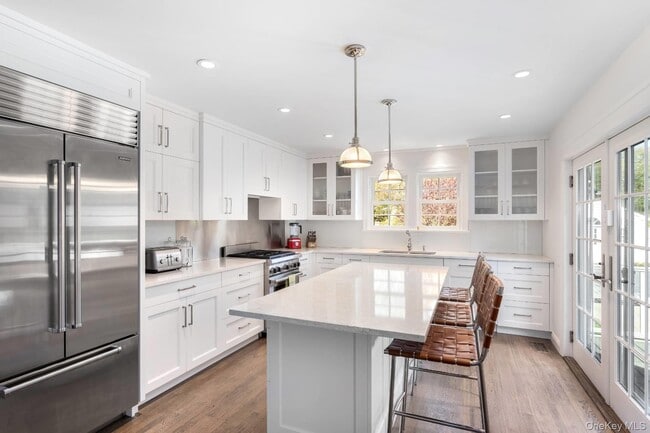 Building Photo - 48 Sheppard St