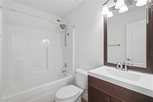 Building Photo - 551 Dogwood St