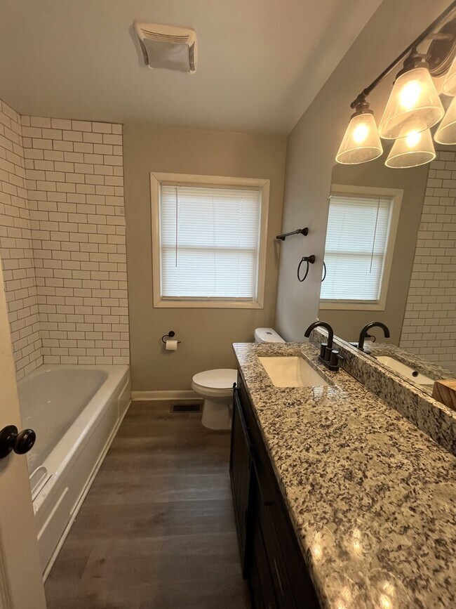 Building Photo - Great 2 Bed 1 Bath Home in South Nashville with Bonus 3rd Room or Office!