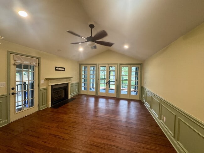 Building Photo - 774 Creekside Dr