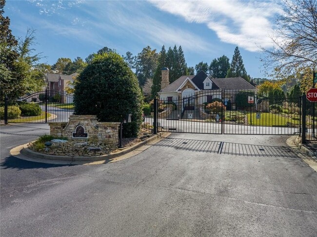 Building Photo - 174 Ennisbrook Dr SE