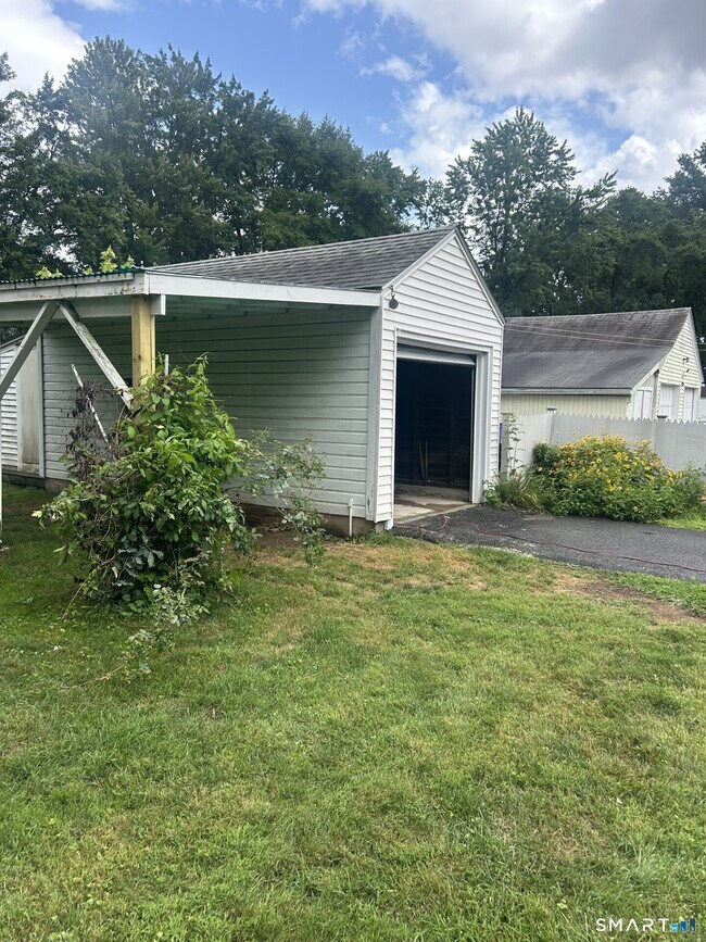 Building Photo - 406 Oakwood Ave