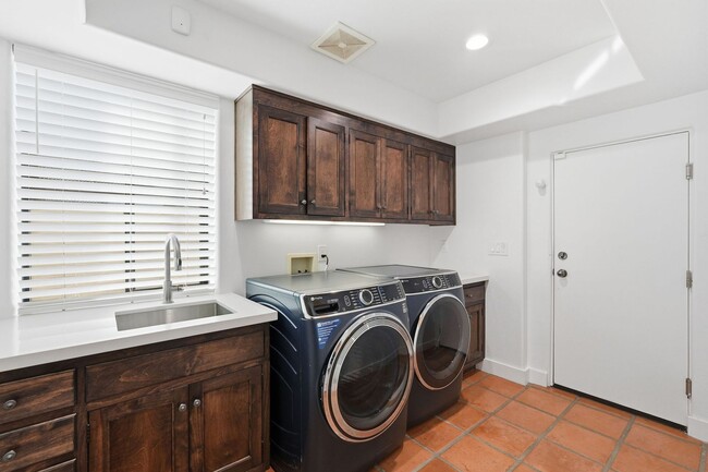 Building Photo - Elegant 3-Bedroom Home in Historic Tucson