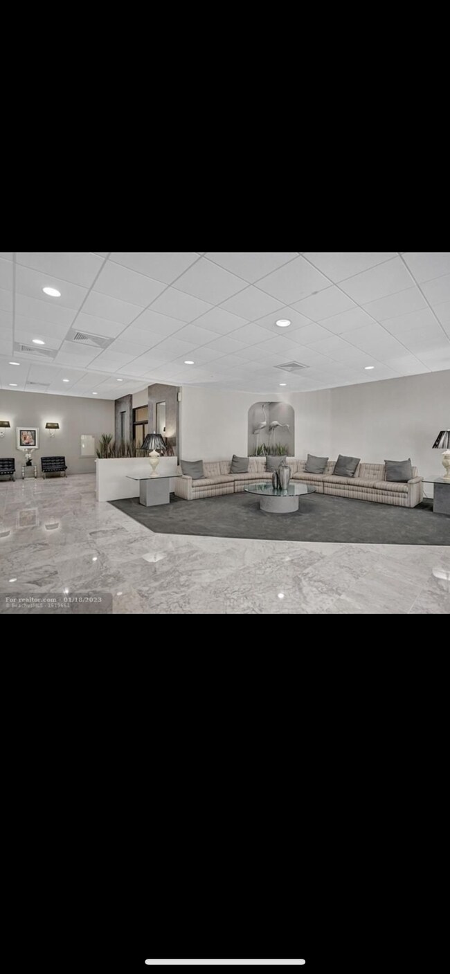 Building Photo - 3015 N Ocean Blvd