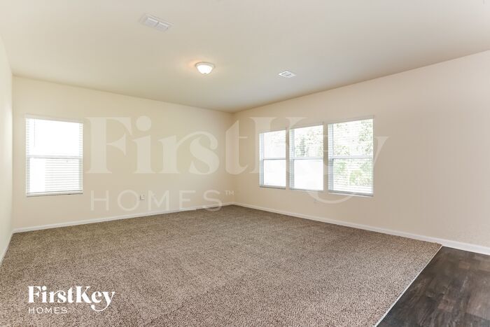 Building Photo - 5871 Calvary Dr