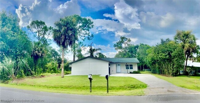 Primary Photo - 932 Grogan Ave