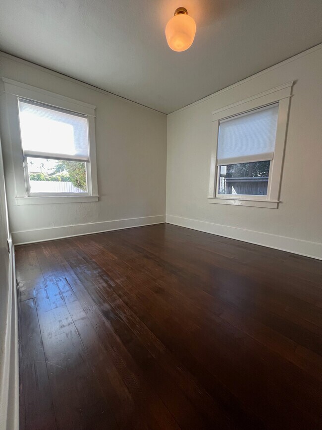 Bedroom 2 - 810 Crestmoore Pl
