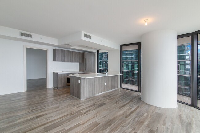 Building Photo - 801 S Miami Ave