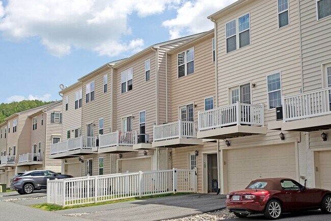 Building Photo - Dog-Friendly Pavilions at Pantops Townhome With Garage