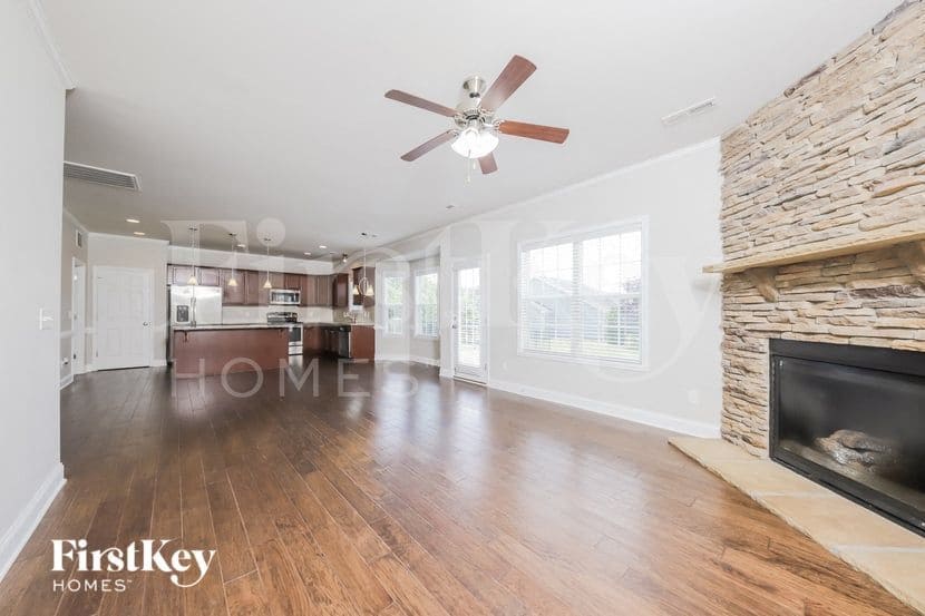 Building Photo - 5810 Woodside Frst Trl