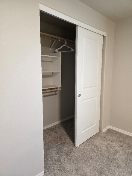 Building Photo - 600 Van Wy