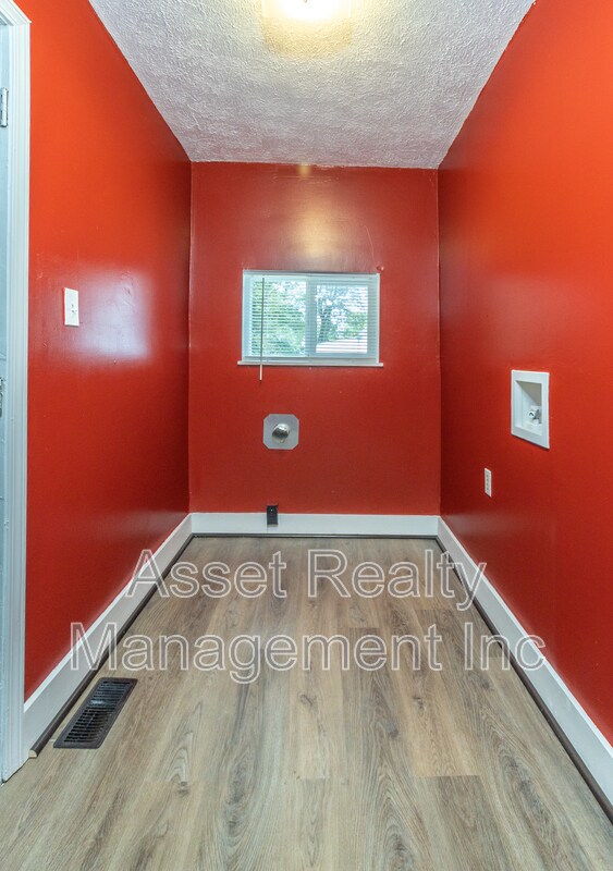 Building Photo - 3928 Porter Ave