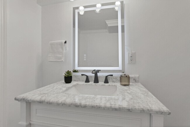 Building Photo - 2615 Northwest Blvd