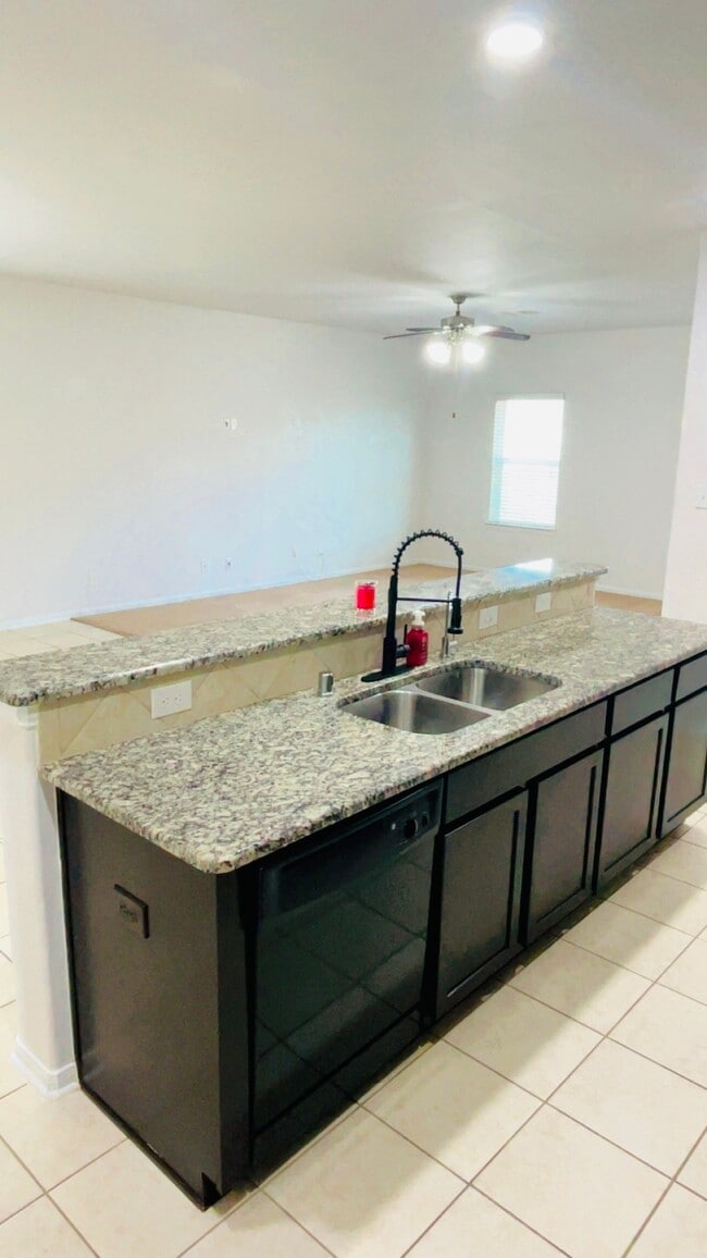 Building Photo - 8626 Willet St