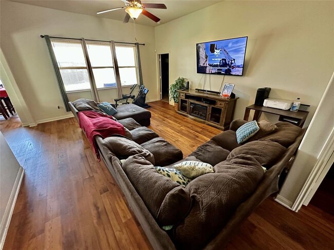 Building Photo - 19600 Per Lange Pass