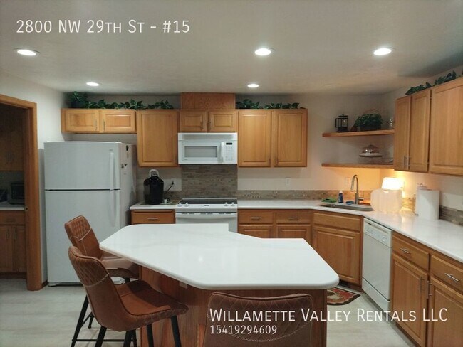 Building Photo - Furnished townhouse in NW Corvallis