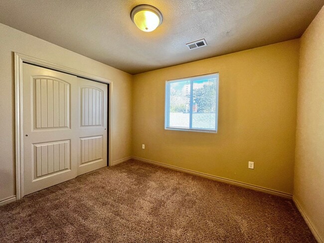 Building Photo - East6th203 (KC-AM)