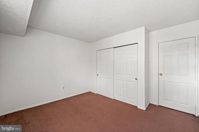 Building Photo - 424 Meadowview Ln