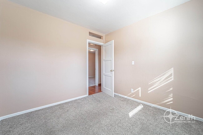 Building Photo - 2502 Fairmount Ave