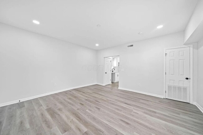 Building Photo - Fully Renovated 3BR/3BA Home with Quartz Finishes Near Easton - Move in Ready!