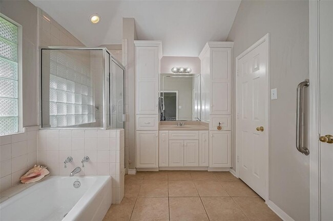 Building Photo - 6303 Palm Ct