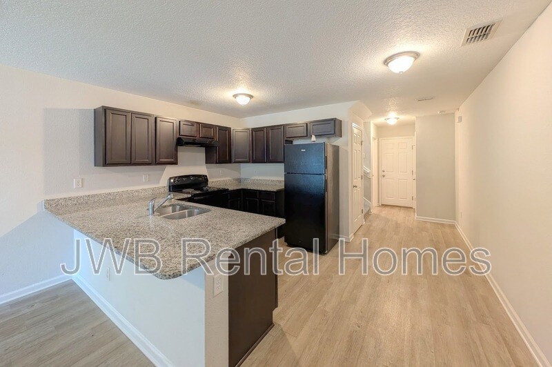 Building Photo - 8452 McGirts Village Ln
