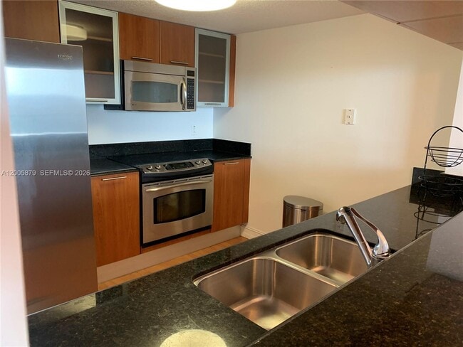 Building Photo - 1800 N Bayshore Dr