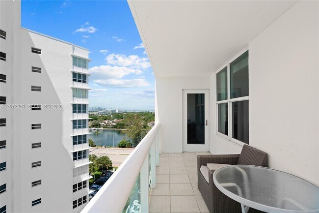 Building Photo - 5001 Collins Ave