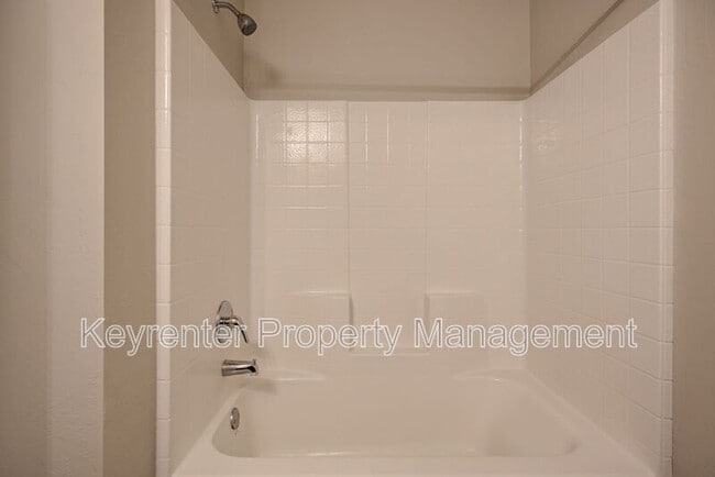 Building Photo - 209 SE 4th St