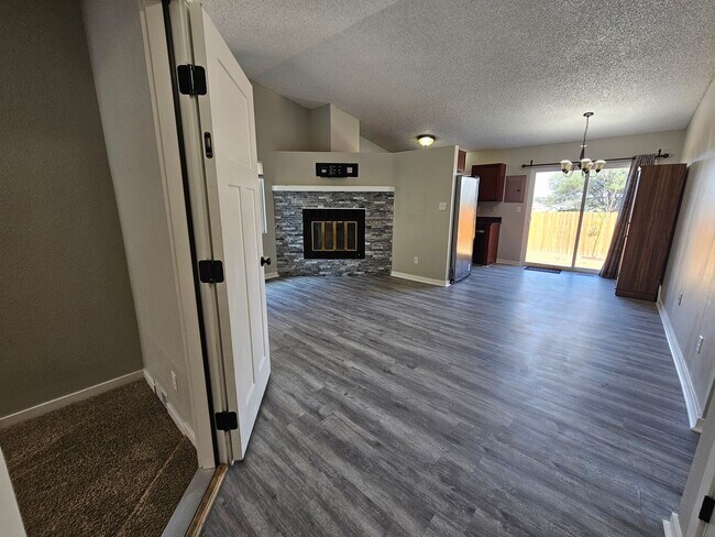 Building Photo - 3 Bed 3 Bath House in 80917!!