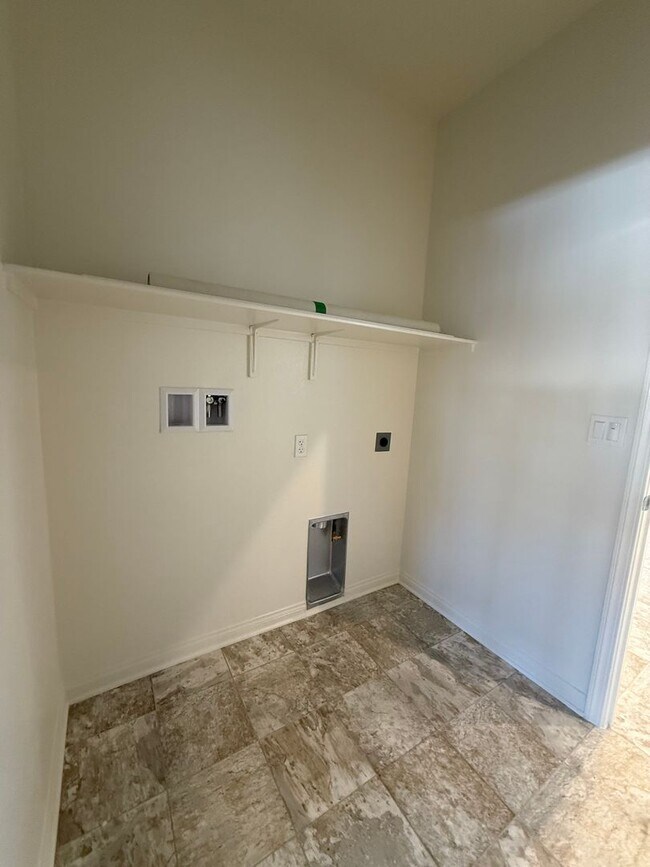 Building Photo - Victorville- New Richmond Home, 3 bedrooms...