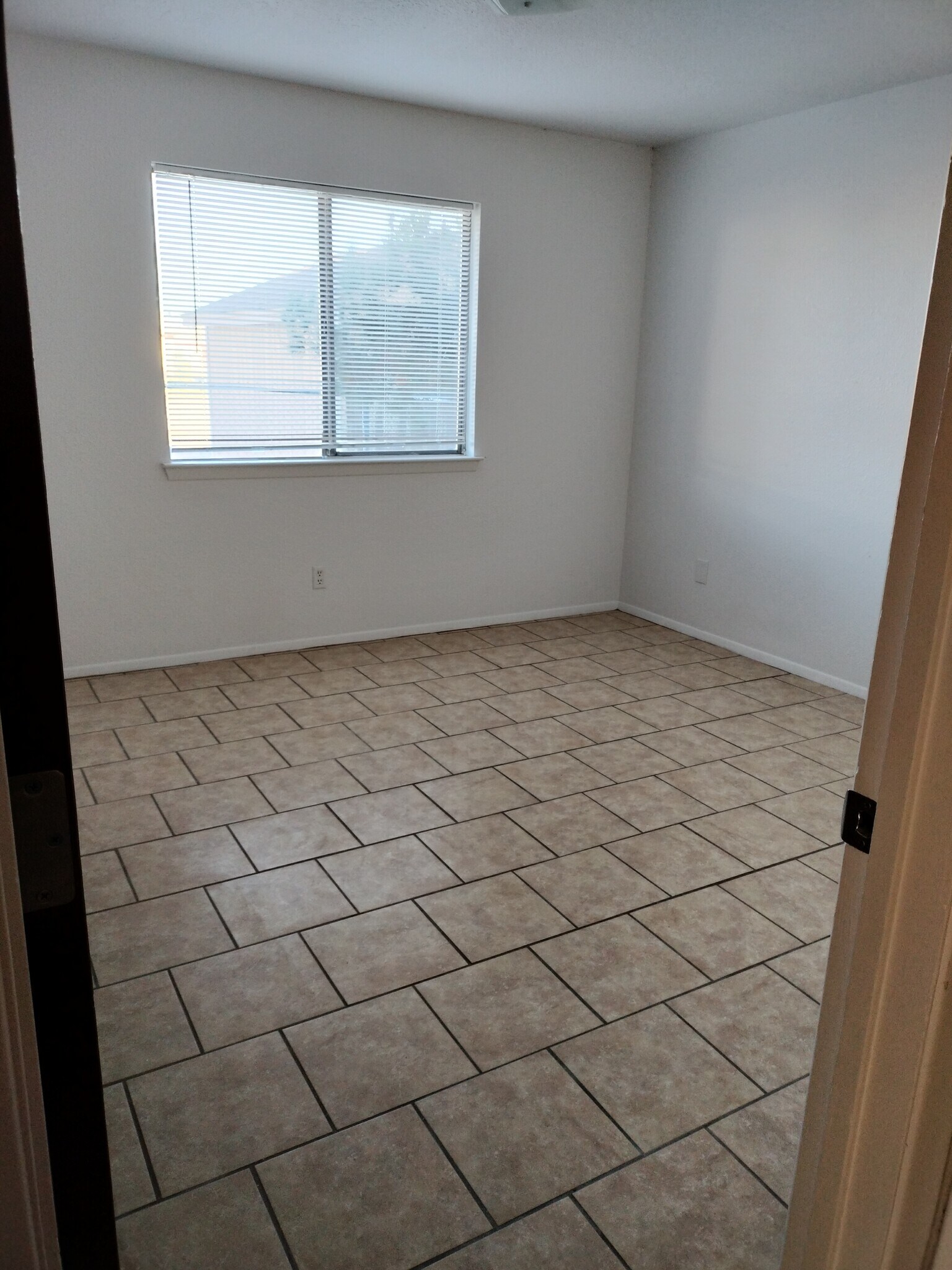 Building Photo - 448 Dartmouth Ave