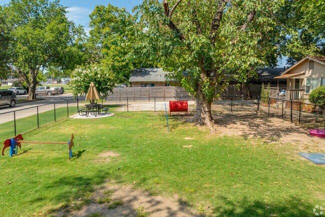 Building Photo - Beautiful 1 Bedroom in Brookside Area!
