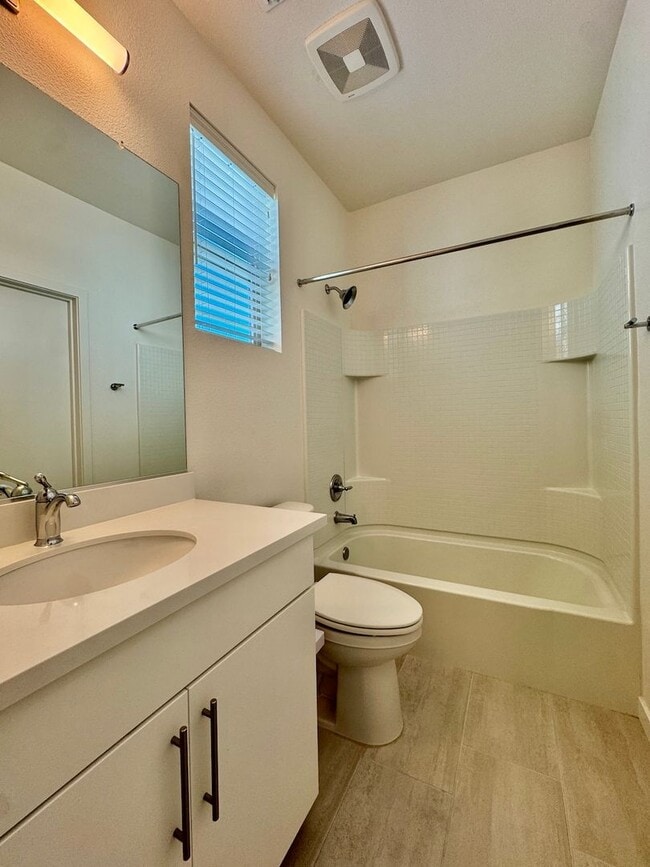 Building Photo - NEWER 2 BED, 2.5. BATH TOWNHOME IN BROADWAY AREA OF SACRAMENTO