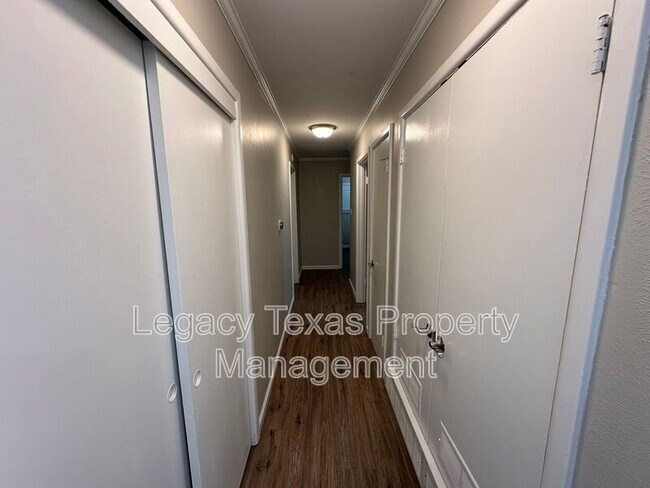 Building Photo - 3613 Wedghill Way